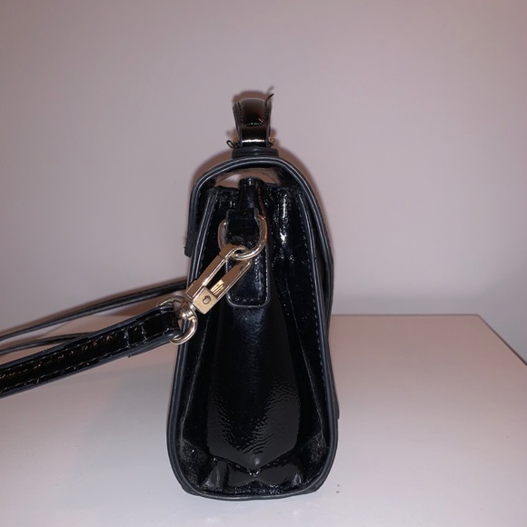 Small glossy black handbag from Urban Outfiter - Picture 2 of 4